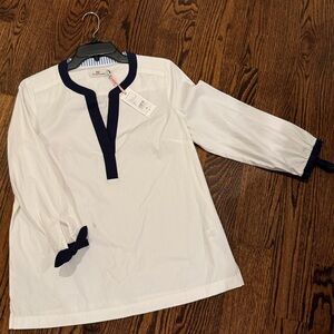 VINEYARD VINES 🐳 NWT Women’s white blouse w/ navy trim